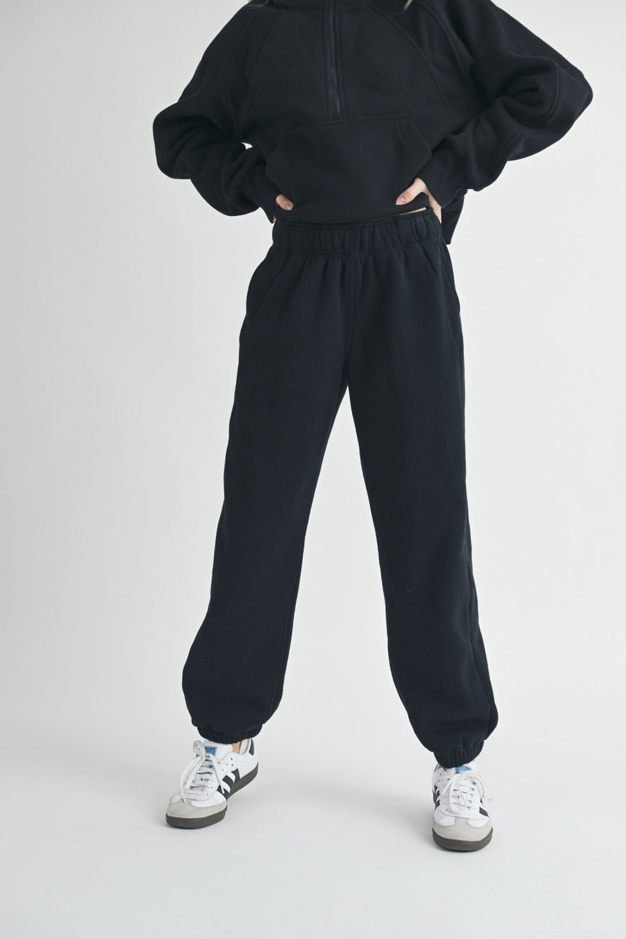 ELEVATED ESSENTIALS JOGGER