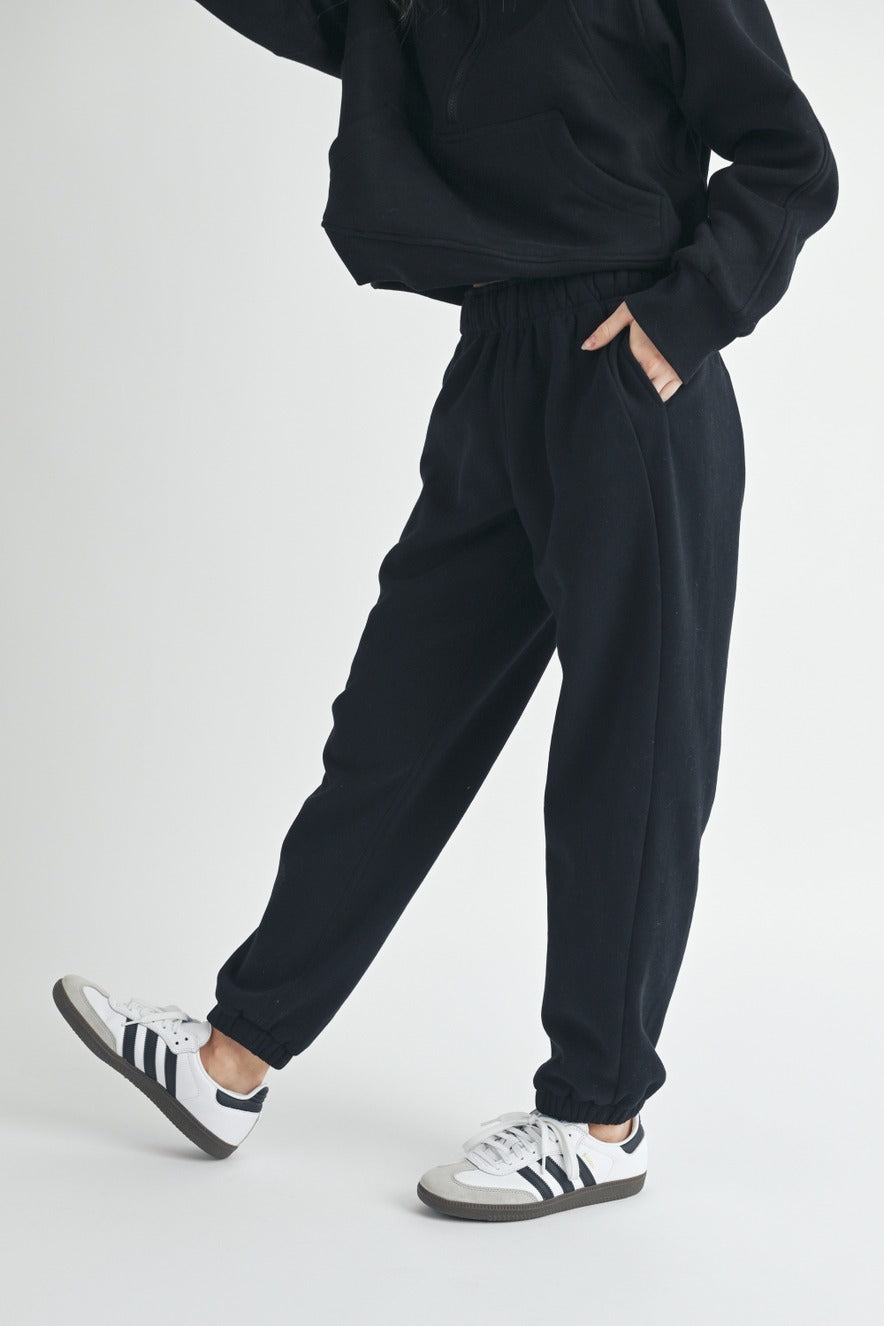 ELEVATED ESSENTIALS JOGGER