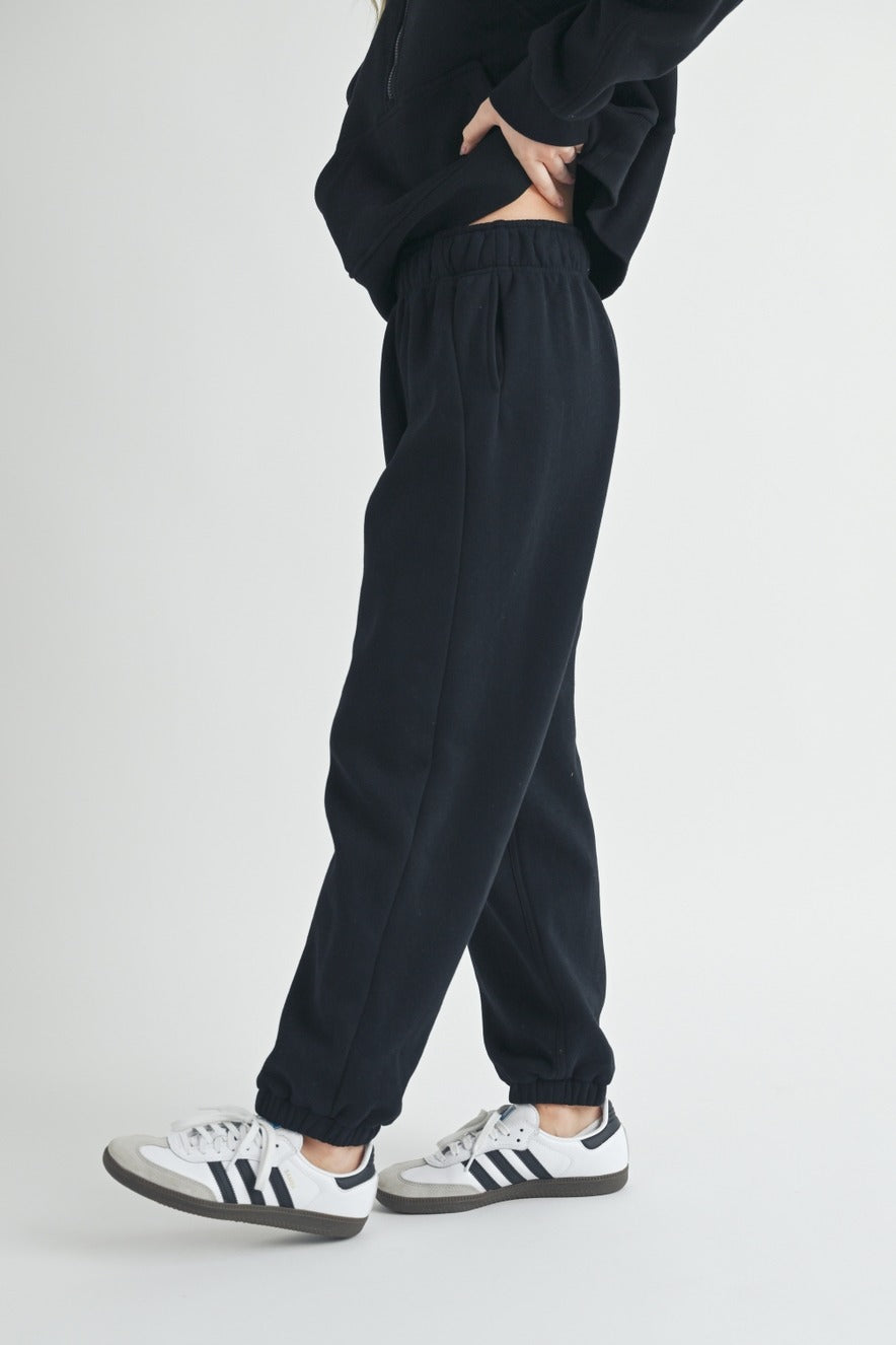 ELEVATED ESSENTIALS JOGGER