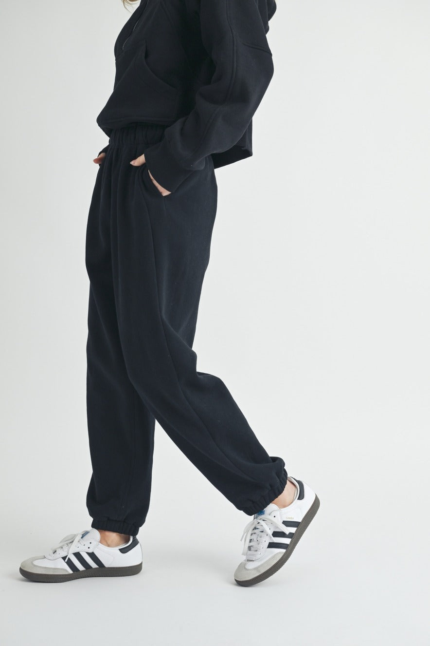 ELEVATED ESSENTIALS JOGGER