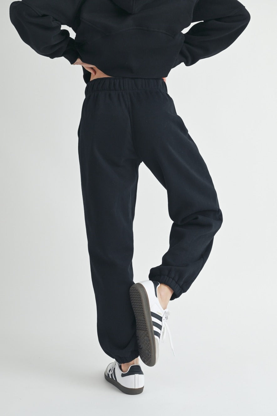 ELEVATED ESSENTIALS JOGGER