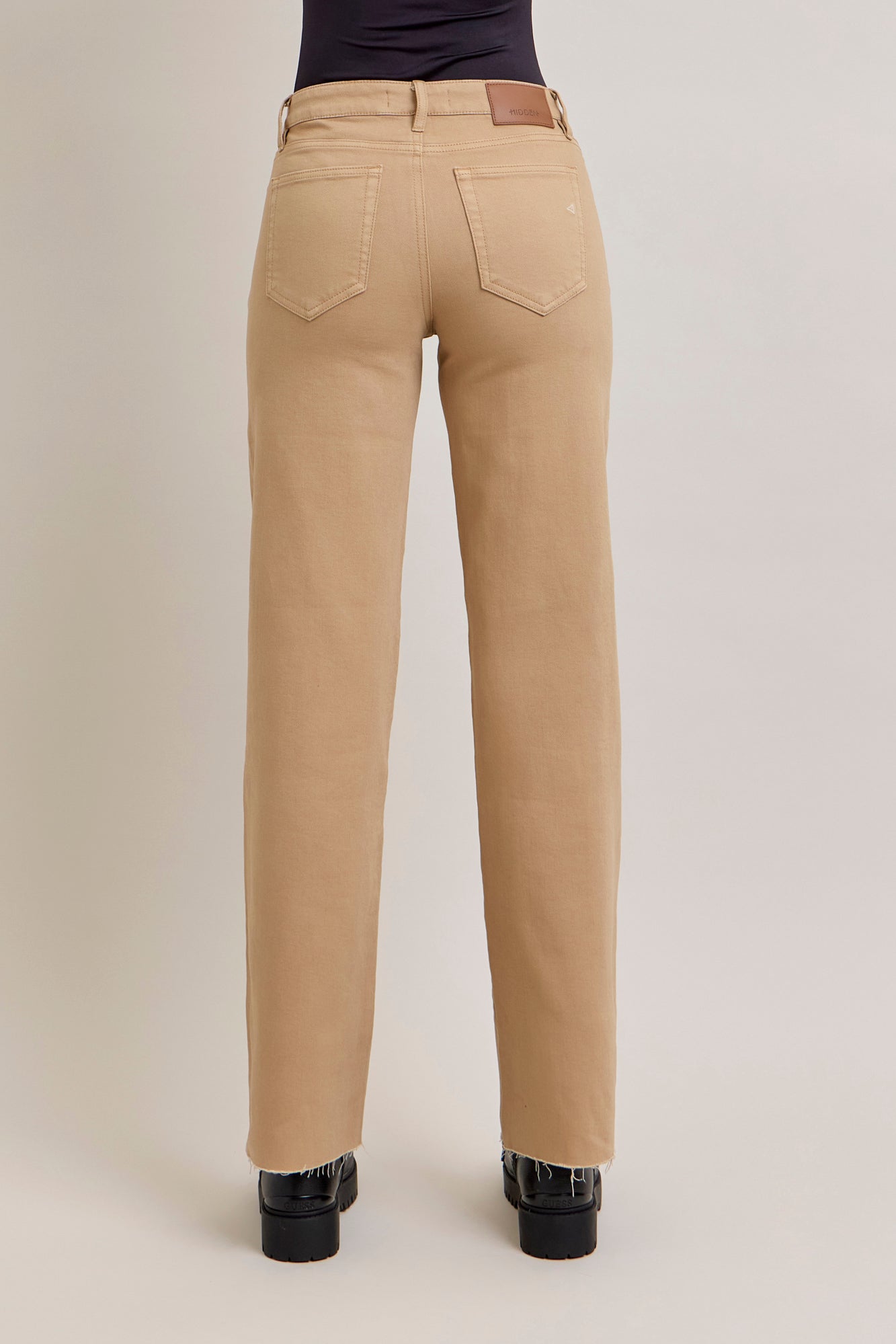 LOGAN DAD JEANS ALMOND