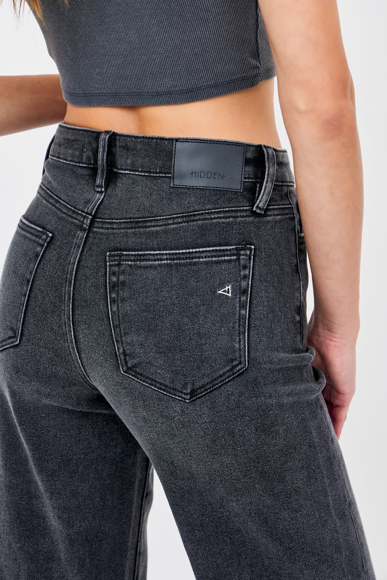 LOGAN DAD JEANS DARK GREY