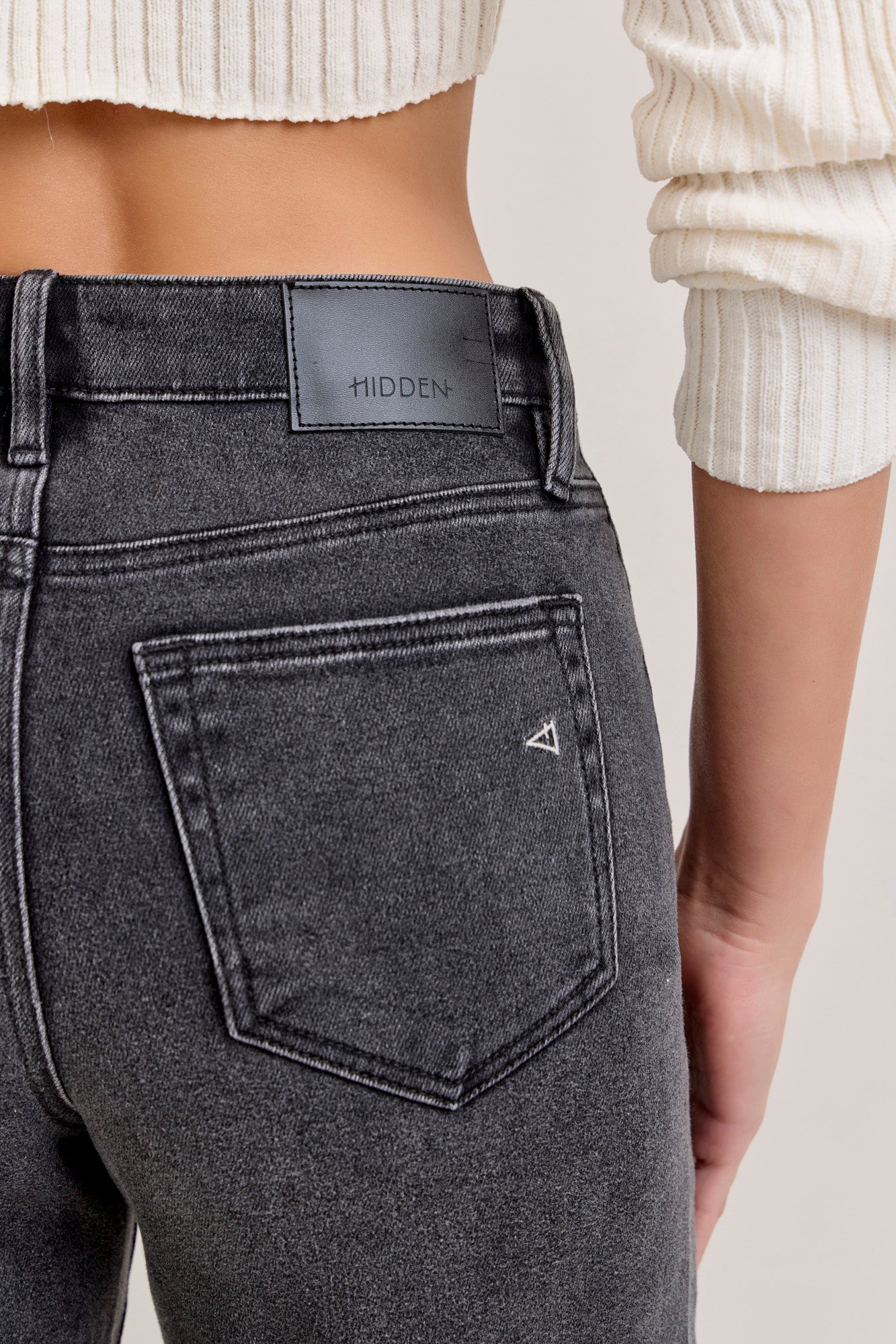 LOGAN DAD JEANS DARK GREY