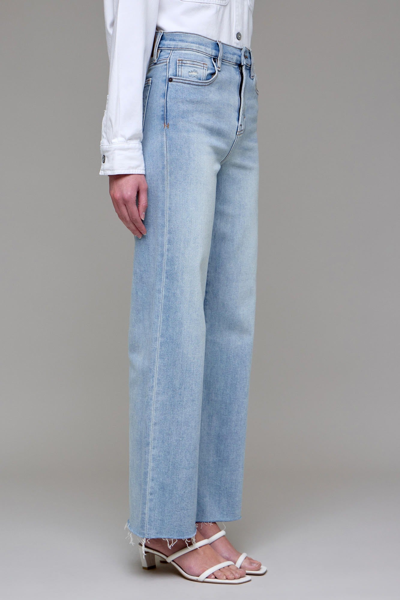 LOGAN DAD JEANS LIGHT WASH