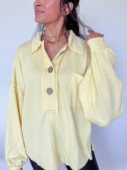 LEMON BLISS COLLARED KNIT TOP