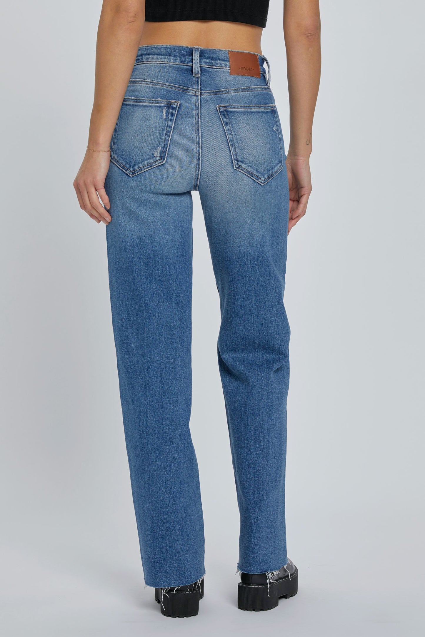 LOGAN DAD JEANS DARK WASH