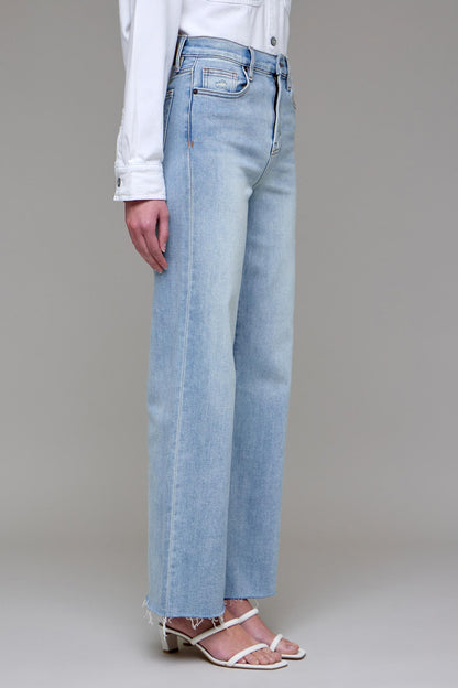 LOGAN DAD JEANS LIGHT WASH